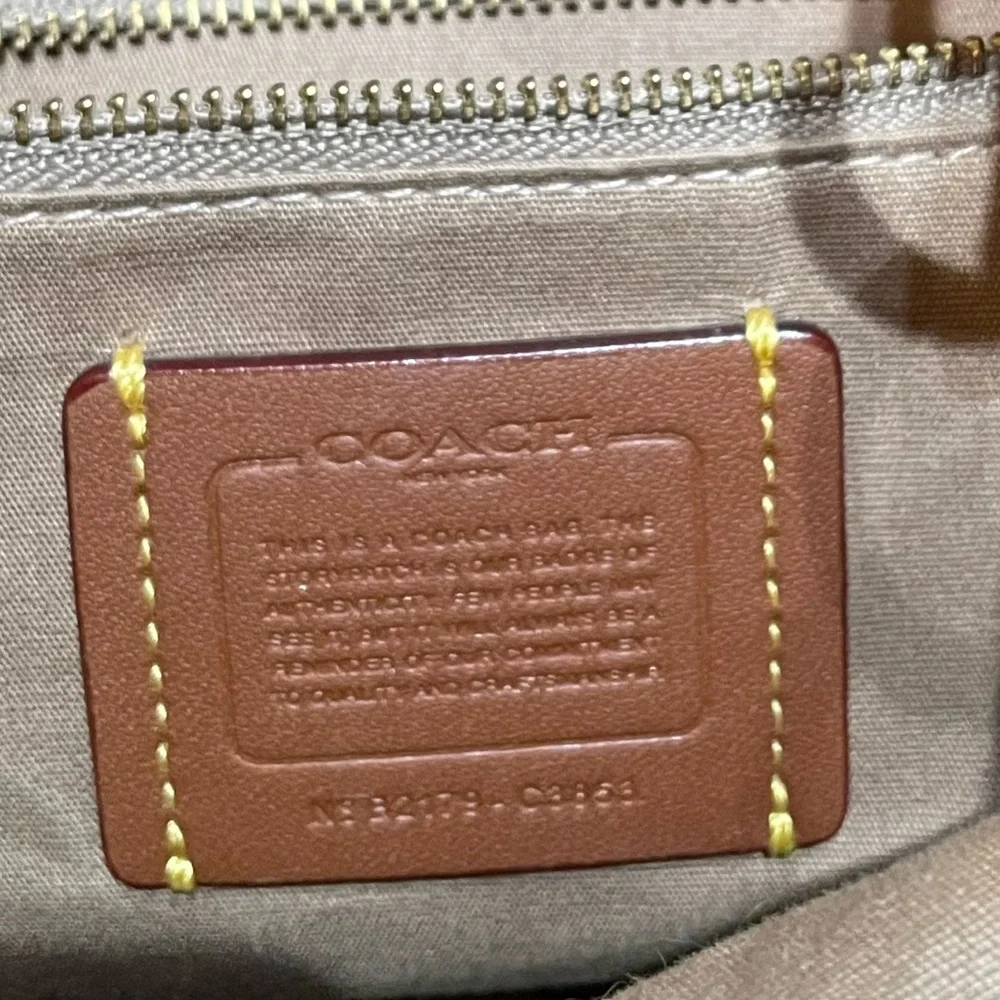 ✨SOLD✨ Coach Field Bucket Bag In Signature Jacquard - Picture 3 of 6